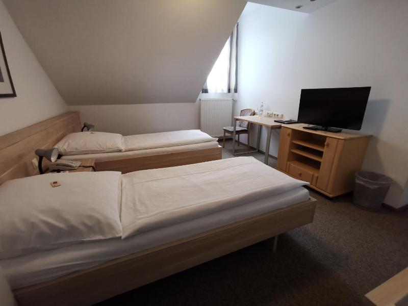 Large Double Room image 3