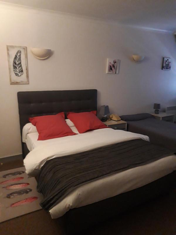 Double Room image 4