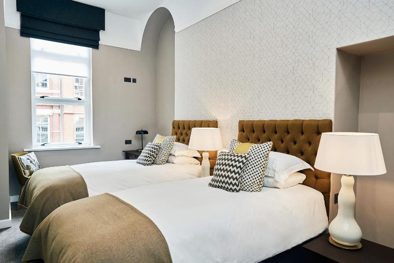 Signature Suite image 3