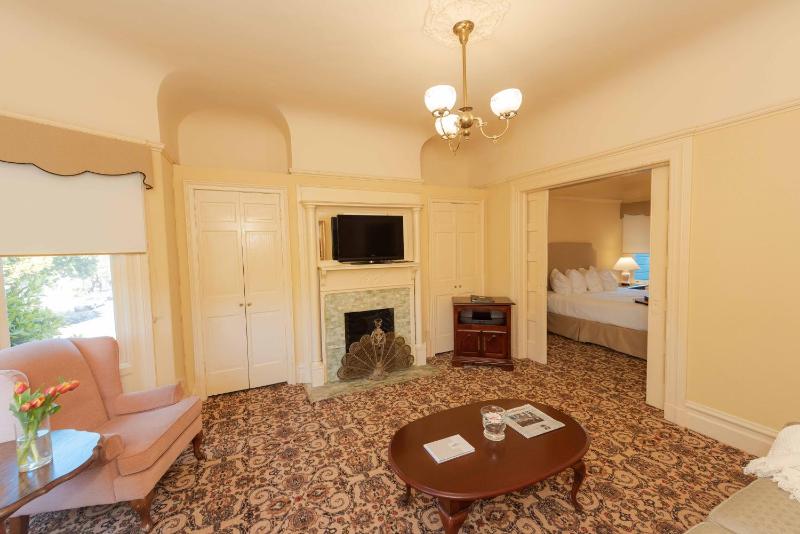 Two-Bedroom Suite image 3