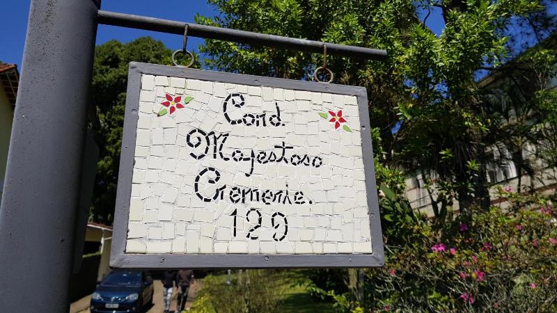 Apartamento em Petrópolis, Edifício Majestoso Cremerie Images
