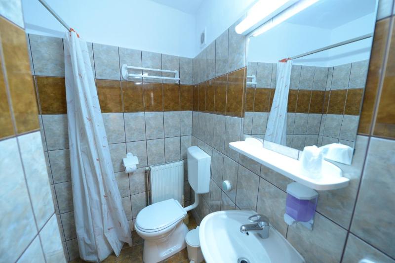 Pensiunea Podul Minciunilor - image 5