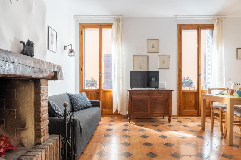 One-Bedroom Apartment image 4