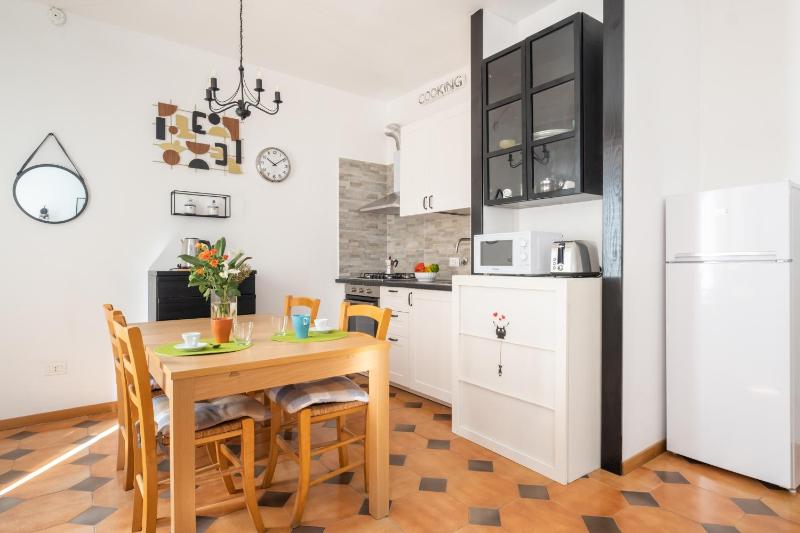 One-Bedroom Apartment image 2