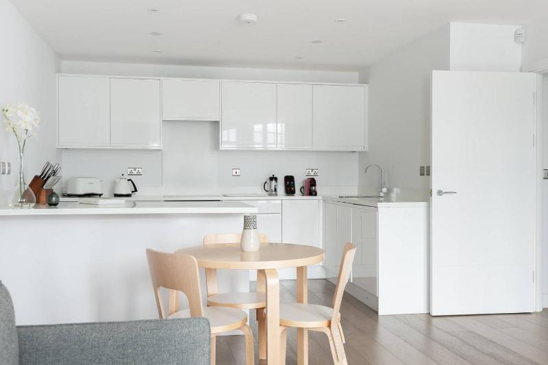 One-Bedroom Apartment image 2