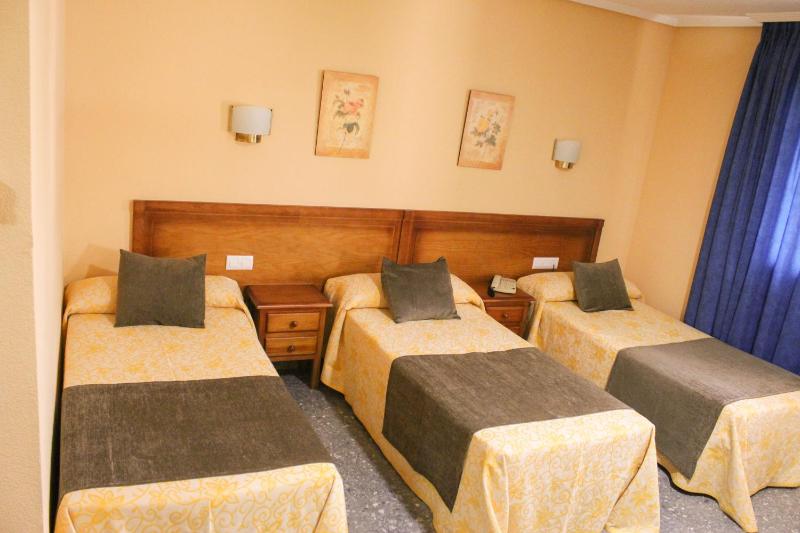 Double Room with Extra Bed image 2