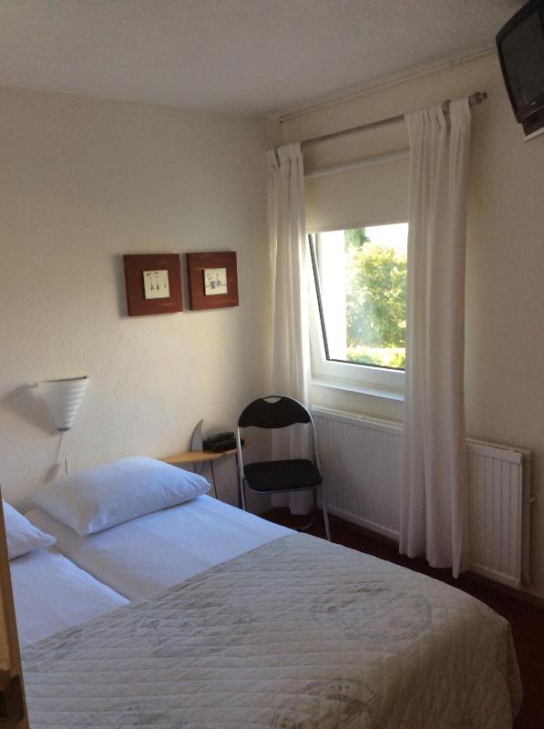 Budget Double Room image 4