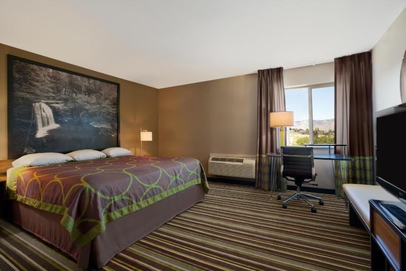 Deluxe King Room - Non-Smoking image 4