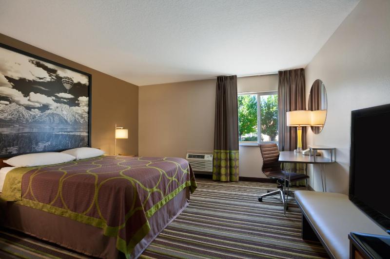 Deluxe King Room - Non-Smoking image 3