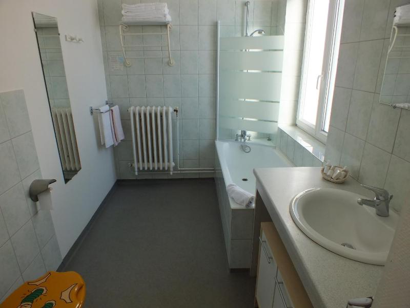 Quadruple Room with Balcony image 3