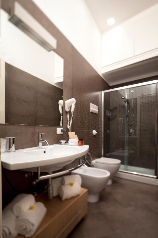 Deluxe Room with Jacuzzi image 2