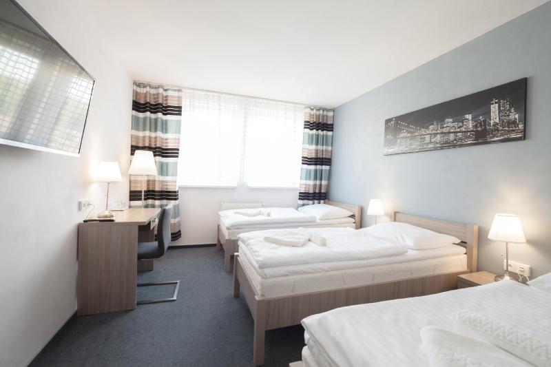 Deluxe Triple Room image 1