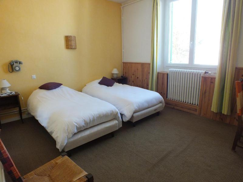 Twin Room image 3