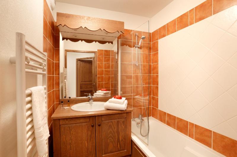 One-Bedroom Apartment (6 Adults) image 2