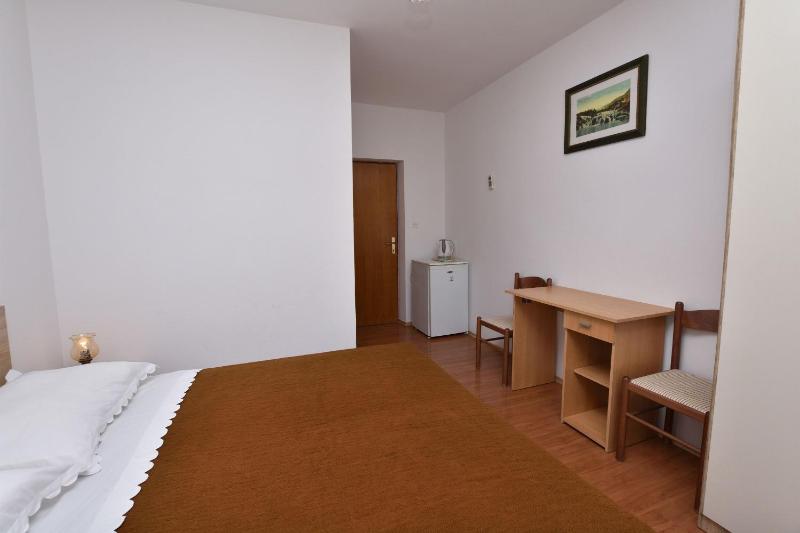 Double Room image 4