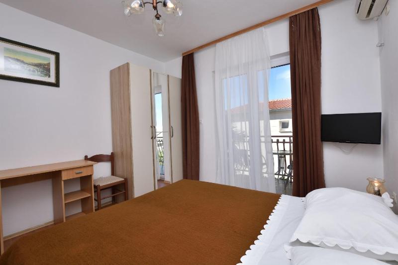 Double Room image 3