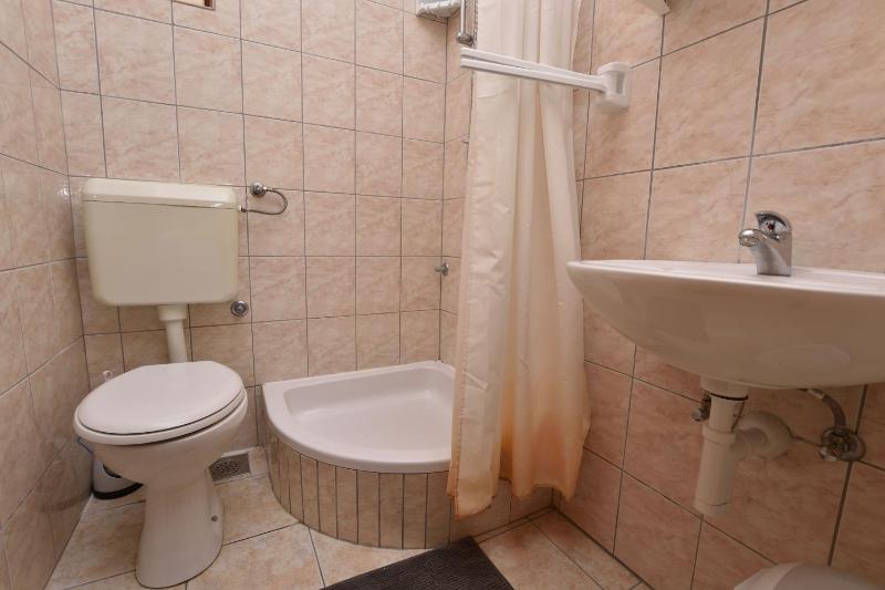 Double Room image 2