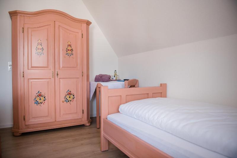 Twin Room image 4