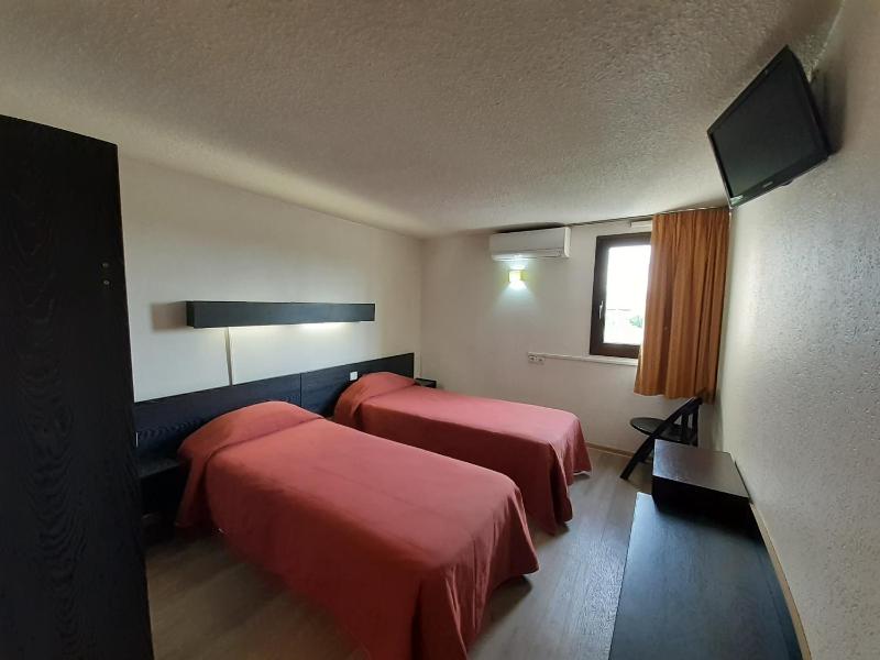 Economic Twin Room image 1