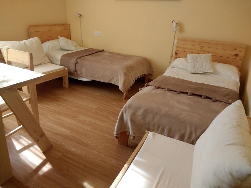 Twin Room image 3