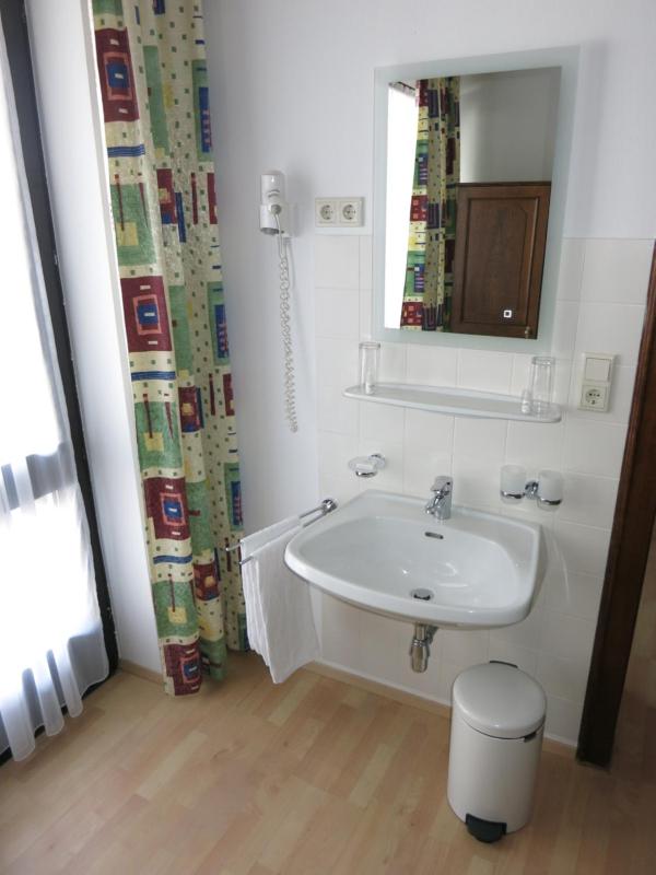Family Room image 2