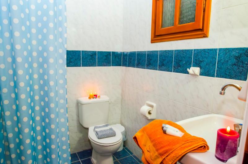 Double Room with Partial Sea View image 3