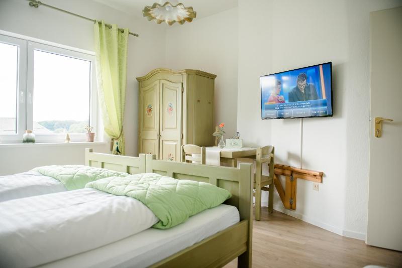 Budget Double Room image 4