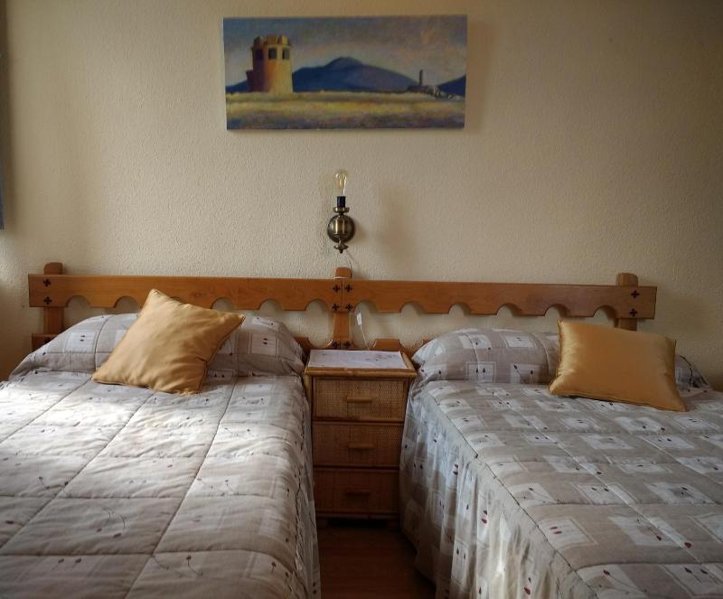 Twin Room image 4