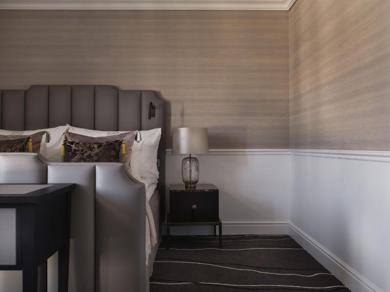 Deluxe Double Room image 2