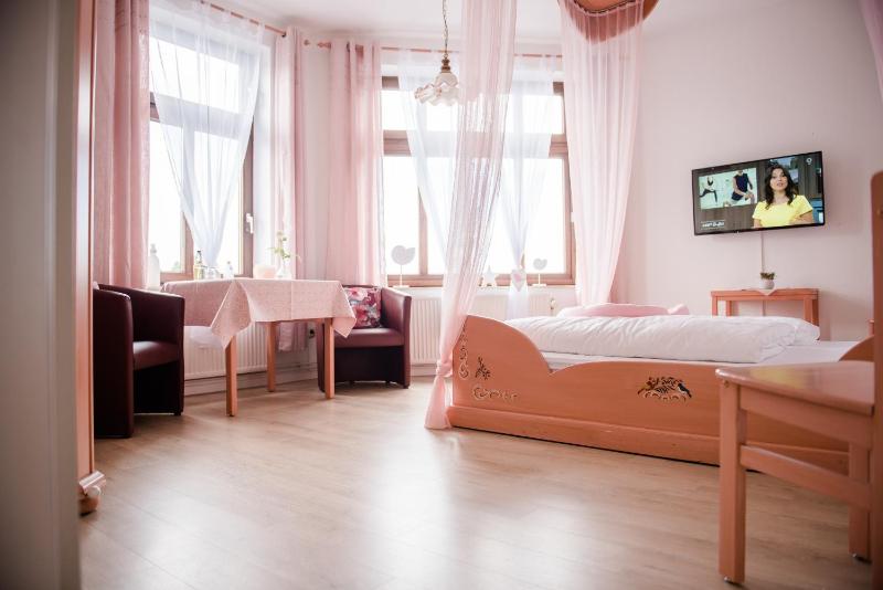 Budget Double Room image 4