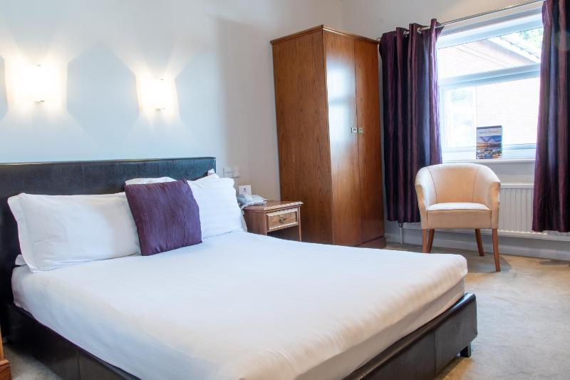 Standard Double Room image 4