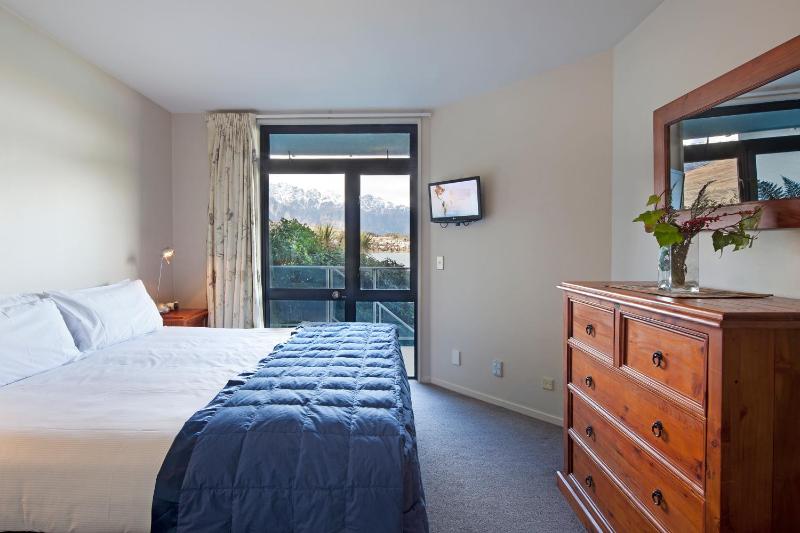 Spinnaker Bay Apartments - image 3