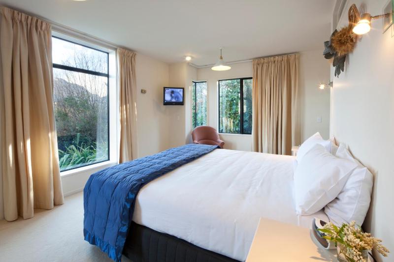 Spinnaker Bay Apartments - image 21