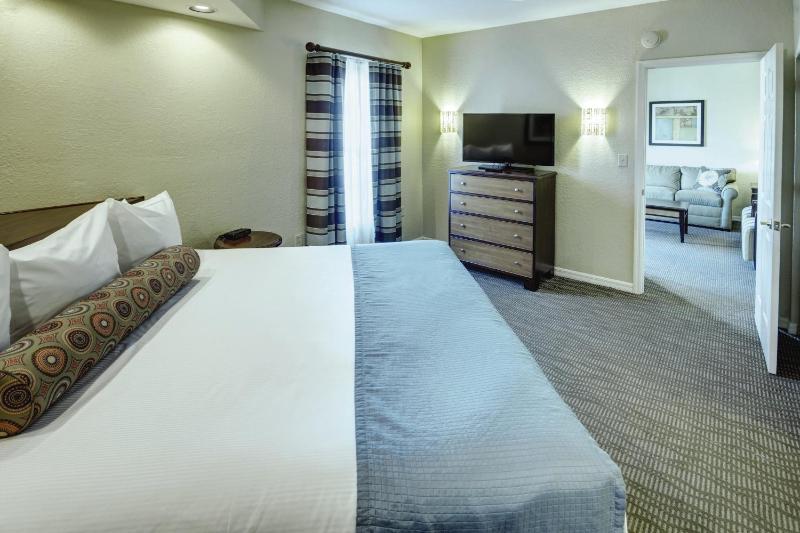 Two-Bedroom Suite image 4