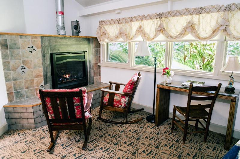 Queen Room image 4