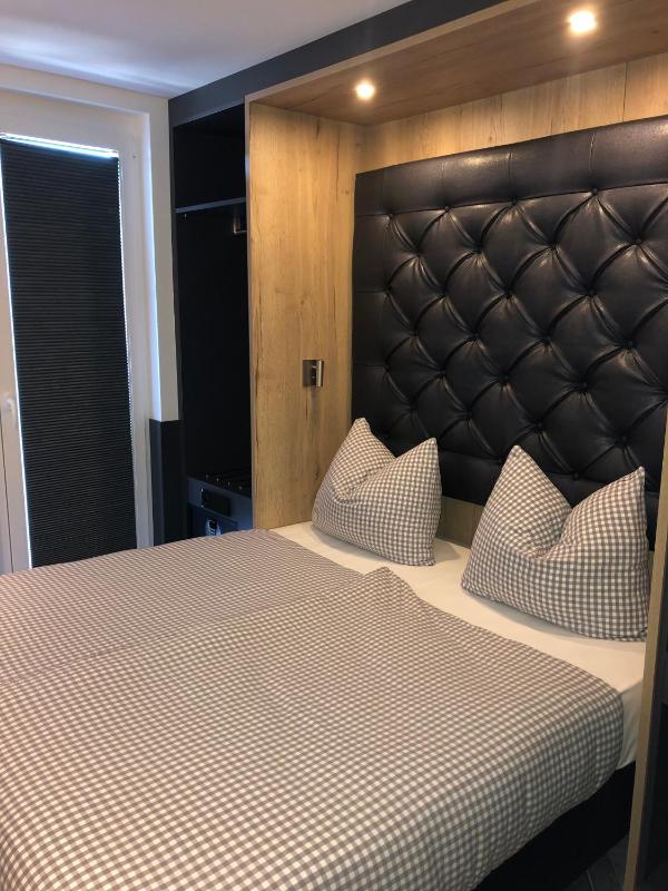 Munich Deluxe Hotel - image 10