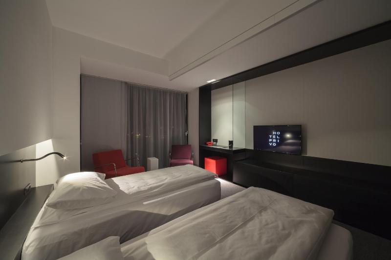 Twin Room image 3