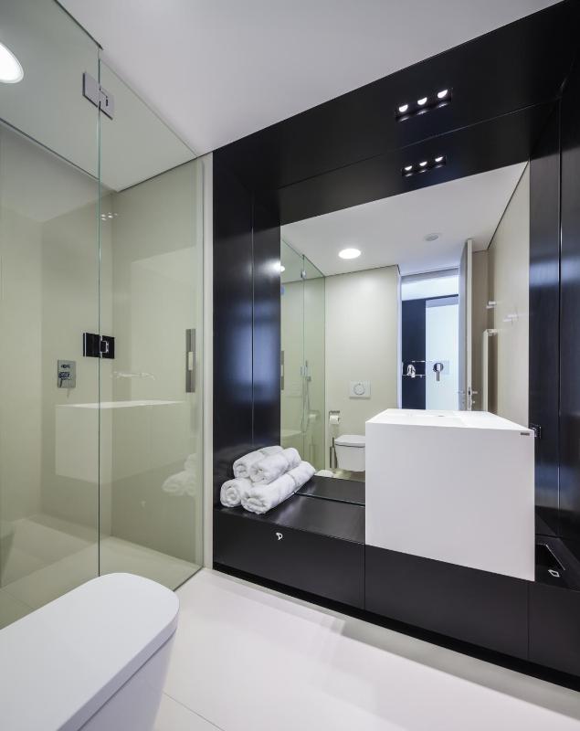 King Room image 3