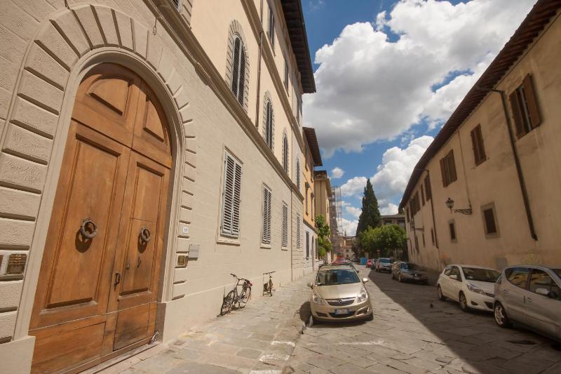 One-Bedroom Apartment - 10, Via Venezia image 2