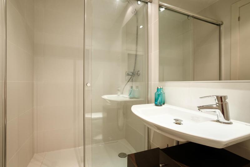 Superior Two-Bedroom Apartment (4 Adults) image 3