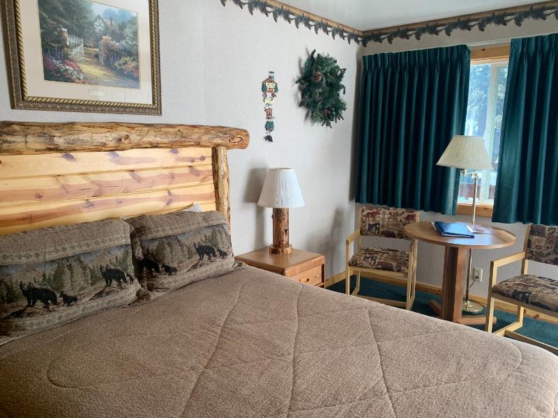 Queen Room image 2