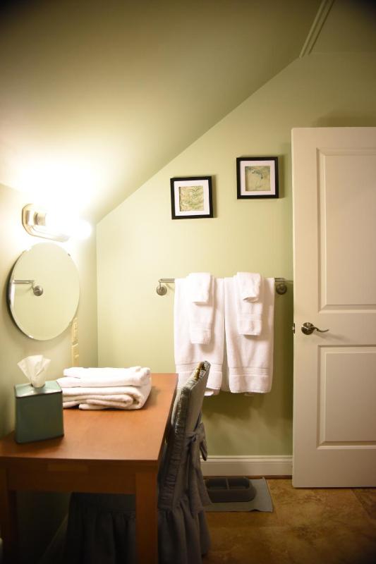 Deluxe King Suite image 3