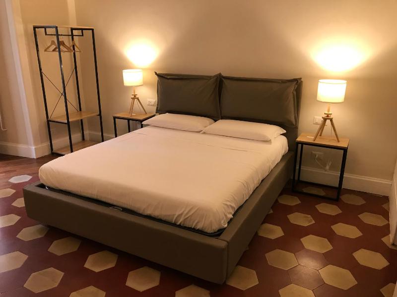Deluxe Double Room with Balcony image 4