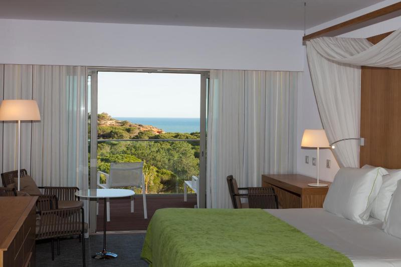 Deluxe Room – Ocean View image 3