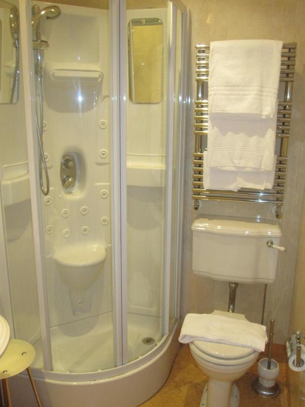 Small Double or Twin Room image 3