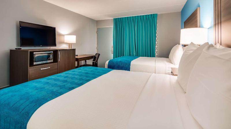 Queen Room with Two Queen Beds image 3