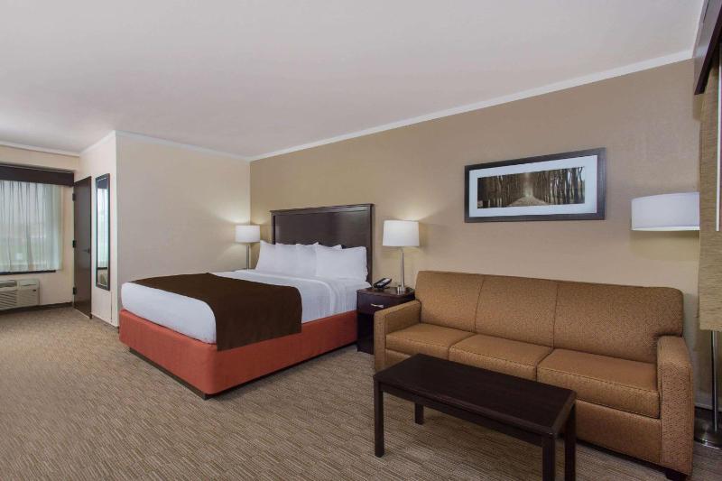 Superior King Room - Non-Smoking image 4