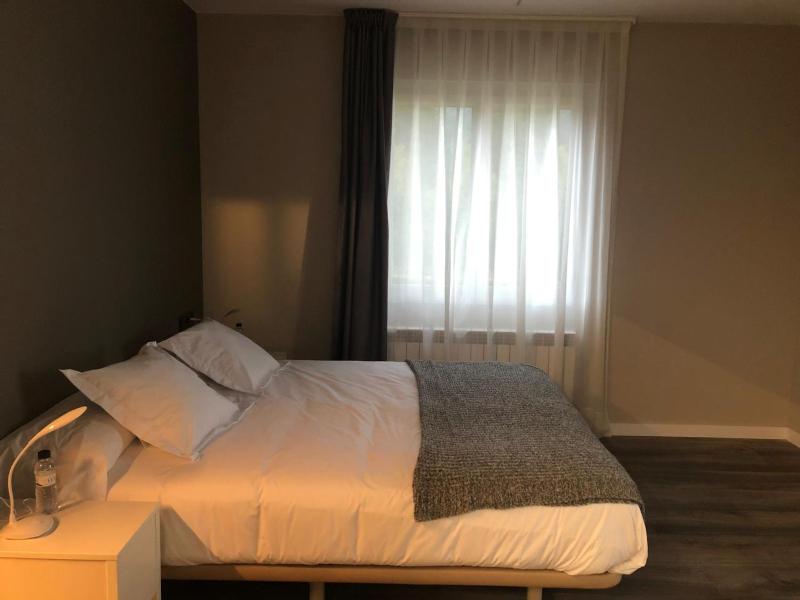 Deluxe Double Room with Balcony image 4