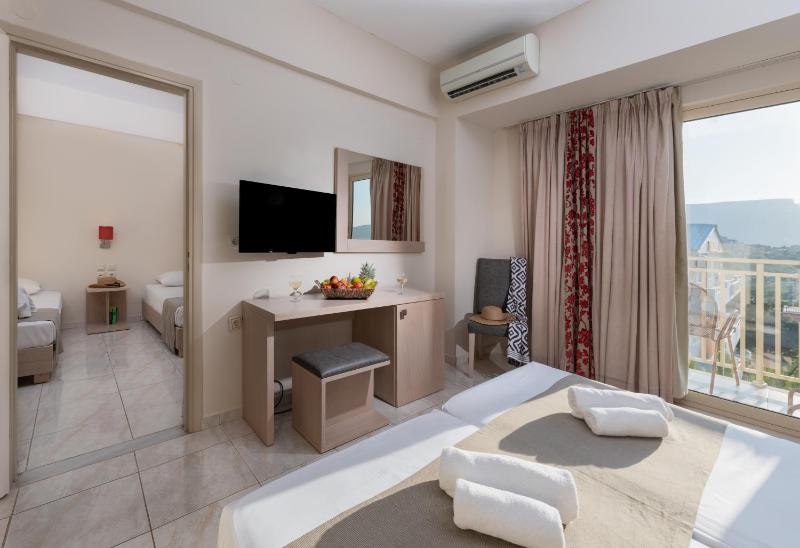 Family Two Bedroom Room with Garden View image 1