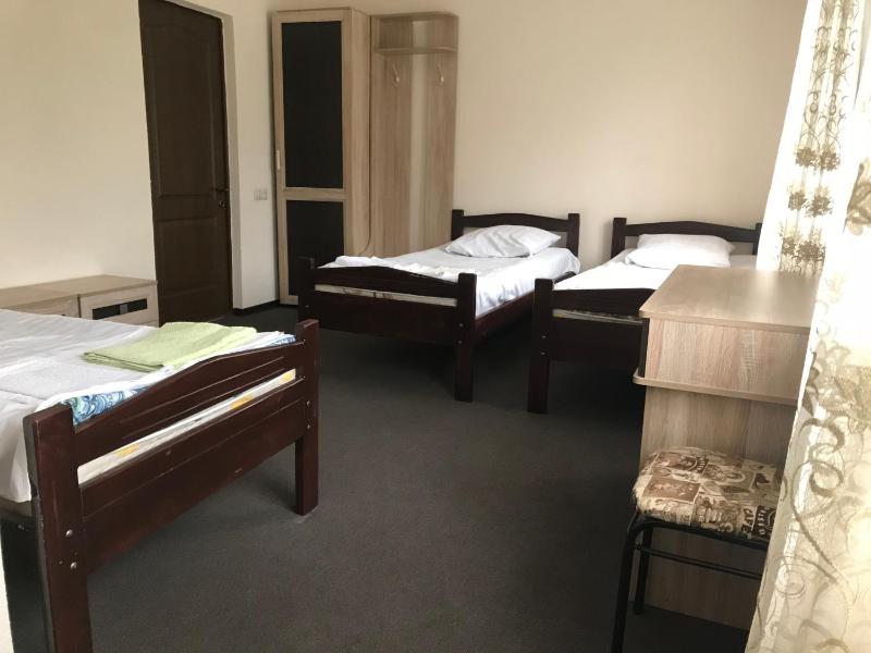 Classic Triple Room image 2